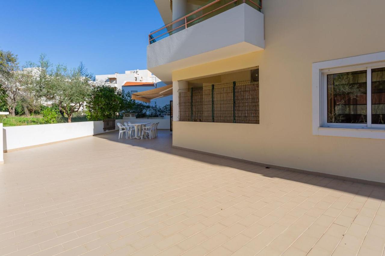 Spacious 2 Bdr Apartment W/ Patio By Lovelystay Armacao de Pera Exterior foto